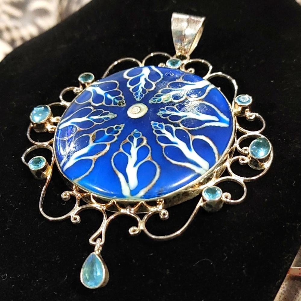 Gorgeous Blue multi Round pendant